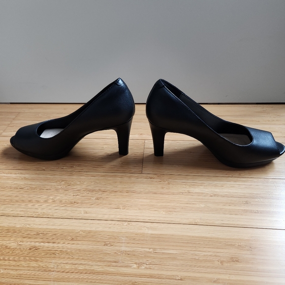 Clarks Collection Adriel Phyliss Peep Toe Heels Black Leather Women Size 8 - Picture 6 of 7
